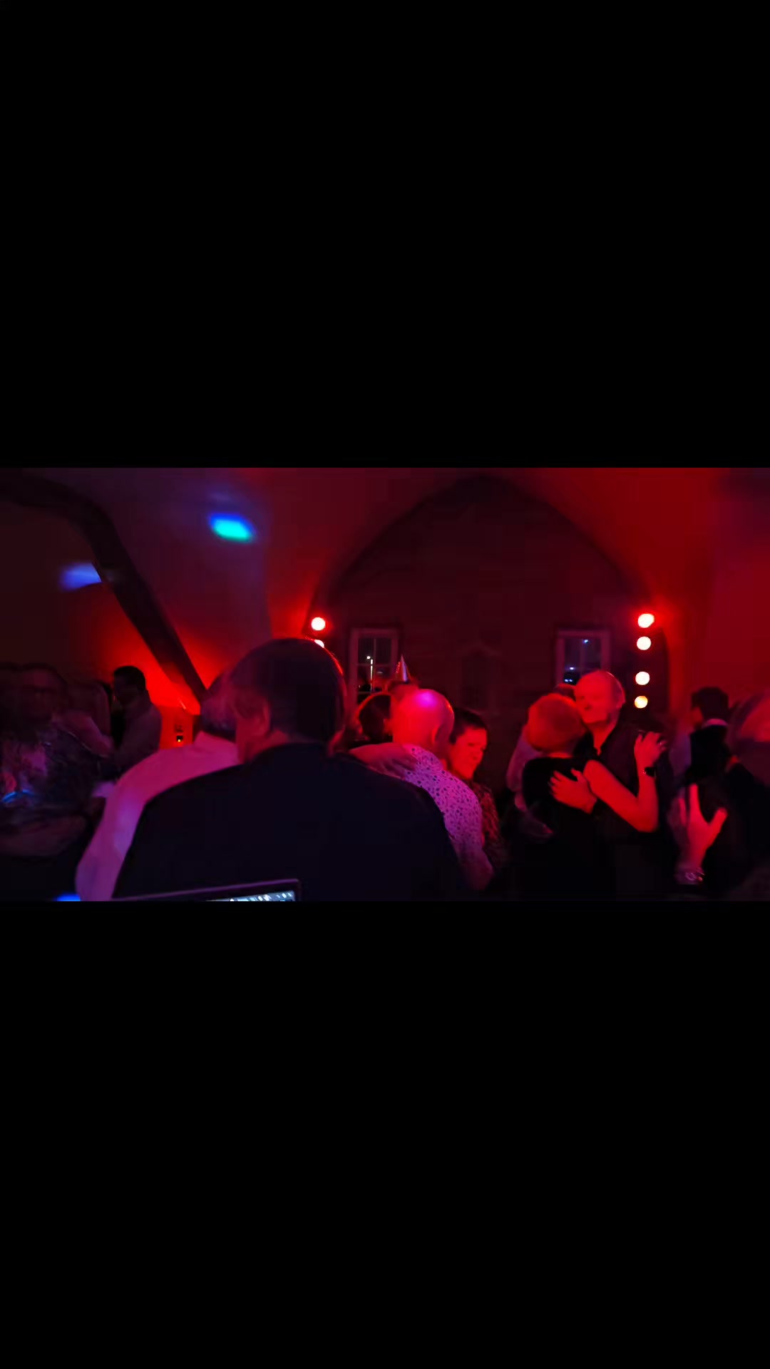 Laatste dans, een "slowke", alsook mijn openingsdansgeweest een dikke 10jaar geleden, een klassieker Ti Amo. #djstevestrong #newyearseve #2025newyear #ludwigsdj #ludwigsdjteam