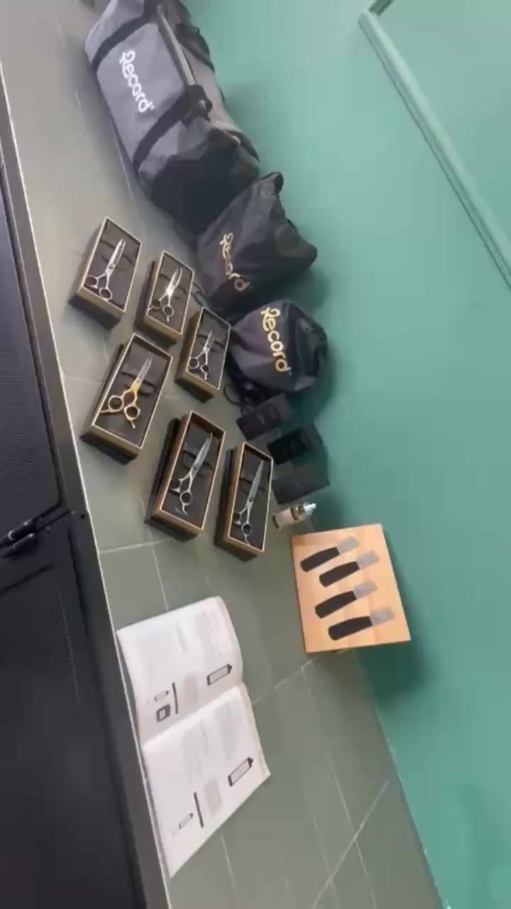 Un altro incontro e confronto tra toelettatori, protagonisti sempre i nostri splendidi compagni di vita 🤗
Grazie Record - Rinaldo Franco Spa
Record Grooming che con la fantastica linea Ambel Cosmetics ha rivoluzionato il nostro concetto di grooming con la sua super idratazione 💣
E un grazie infinito sempre a chi ci ospita ed ai partecipanti