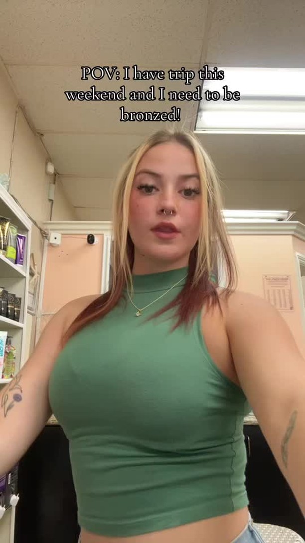 Self Tan Saturday is here! 🌞✨
Whether you're looking for a confidence boost or prepping for that dreamy getaway, our Island Bliss self-tanner has got you covered. 😍 🕺🏽
Pop by the salon this weekend to get your glow on and start the week looking beautifully bronzed! 🩷
#SummerGlow #StayGolden #BronzedBeauty #YearRoundTan #GlowUp #SunKissedSkin #GoldenGoddess #TanGoals #SelfCare #SkinCare #BeautyRoutine #LoveYourSkin #SummerVibes #ShineBright #GlowGetter