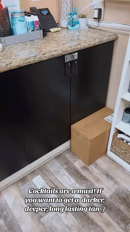 Let’s talk about cocktail tanning🍸
Cocktail tanning is a sunbed session immediately followed by a spray tan!
Cocktail tanning works by the UV rays triggering your melanin production and opening up your pores. This helps the spray tan solution to better enter your skin.
This way of tanning is guaranteed to give you a deeper and darker tan😍
#besttan #bestspraytan #tanning #salon #gloup #tanvibes #glow #sunlesstanning #ineedatan #bronzeme #suncoasttan #claremont #sandimas #ranchocucamonga