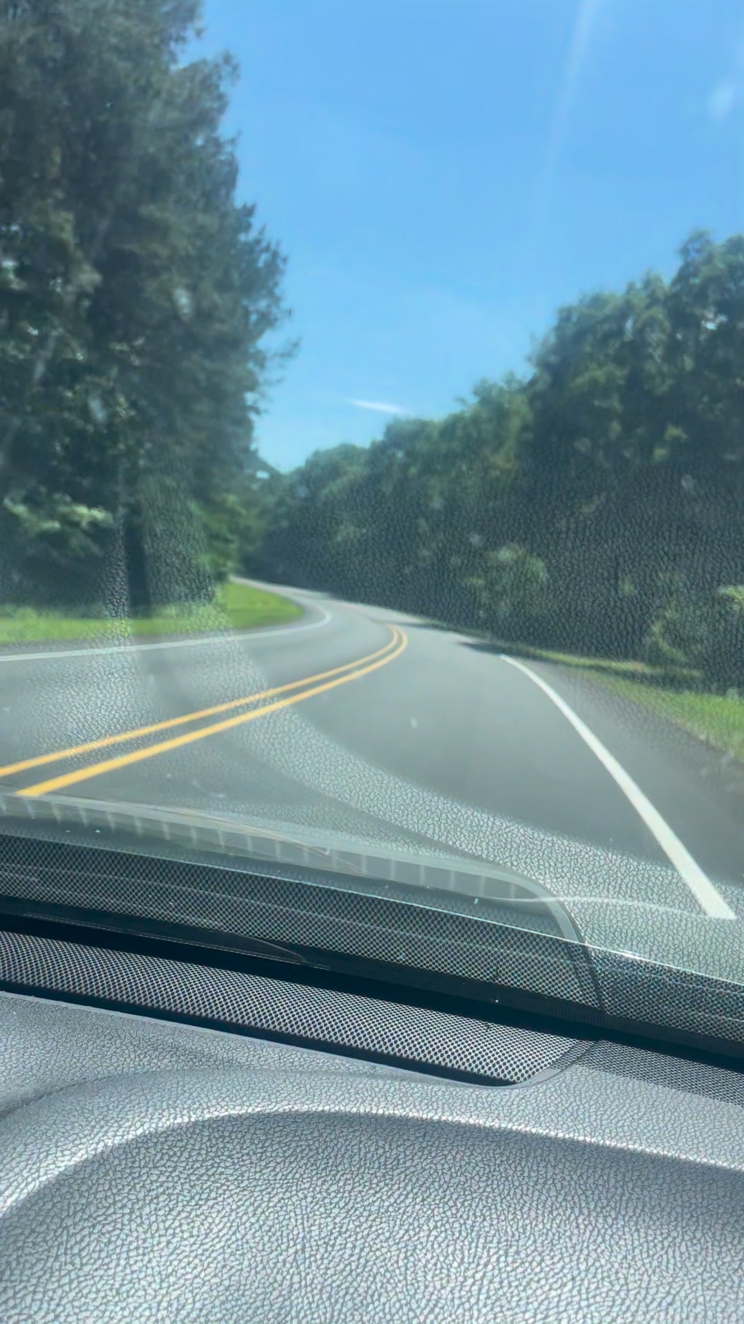 We’re on our way home today from Tennessee and decided to stay off the interstate (we spent a total of 3 extra hours sitting behind wrecks on our way up here). This is what we’ve gotten to enjoy most of the way… Ahhhh, peace 🤩✝️🌷