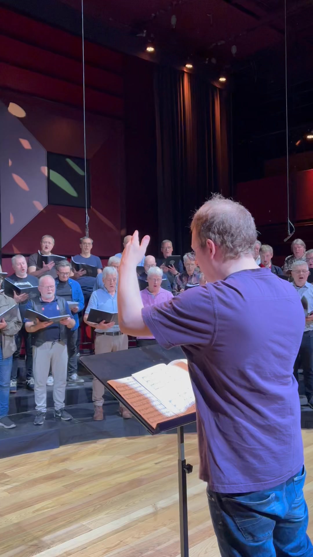 Great rehearsal before the premiere of “I Noreg budu raskir menn” tonight! #choir #malechoir Tórshavnar Manskór Marit Tøndel Bodsberg