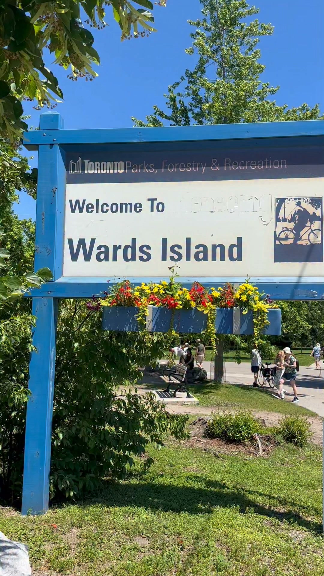 If you're looking for a peaceful escape without leaving Toronto, Wards Island is such a hidden gem! Just a short ferry ride from downtown takes you to quiet beaches, charming cottages, beautiful gardens, and walking paths with amazing views of the Toronto skyline. It's the perfect place to slow down, enjoy nature, and forget you're in Canada's biggest city for a few hours.
Have you been to Wards Island? 😊
#WardsIsland #TorontoIslands #Toronto #ExploreToronto #TorontoLife #Ontario #Canada #HiddenGems #FerryRide #TravelCanada #NatureLovers #BeachDay #TorontoViews #WeekendGetaway