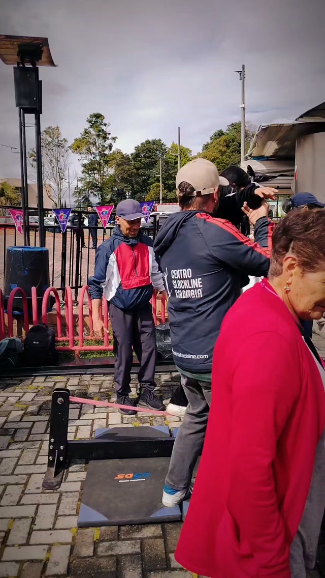 No olvides seguir nuestra cuenta @escuelaslackbogota
La edad no es impedimento. El bienestar es necesidad y el equilibrio es transformación. Estuvimos en el #superlab con el @idrdbogota
Impactamos 100 personas de varias localidades y de todas las edades. Queremos que vivas también la experiencia. Agendate ahora al balancelab que haremos en nuestro torneo de Slackline El Pacto del Viento 3 en el Parque Simón Bolívar.
#Slackline #vivelamagiadelequilibrio #slackboard #Slacklinelab