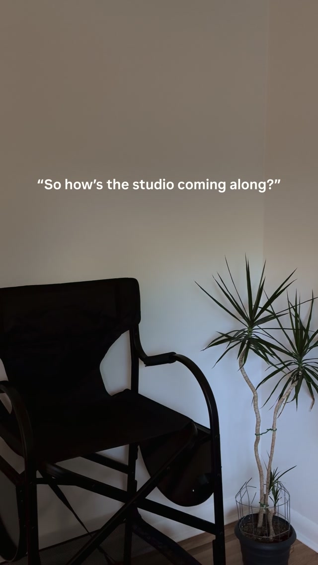 Slowly but surely, the studio is coming along đ¤ (canât say the same for the rest of the house but one thing at a time!)