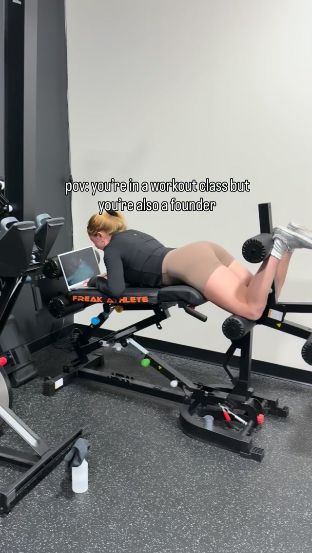 someone’s gotta do it 😅
training sessions at @connect.yyc always 🙌🏼
#functionaltraining