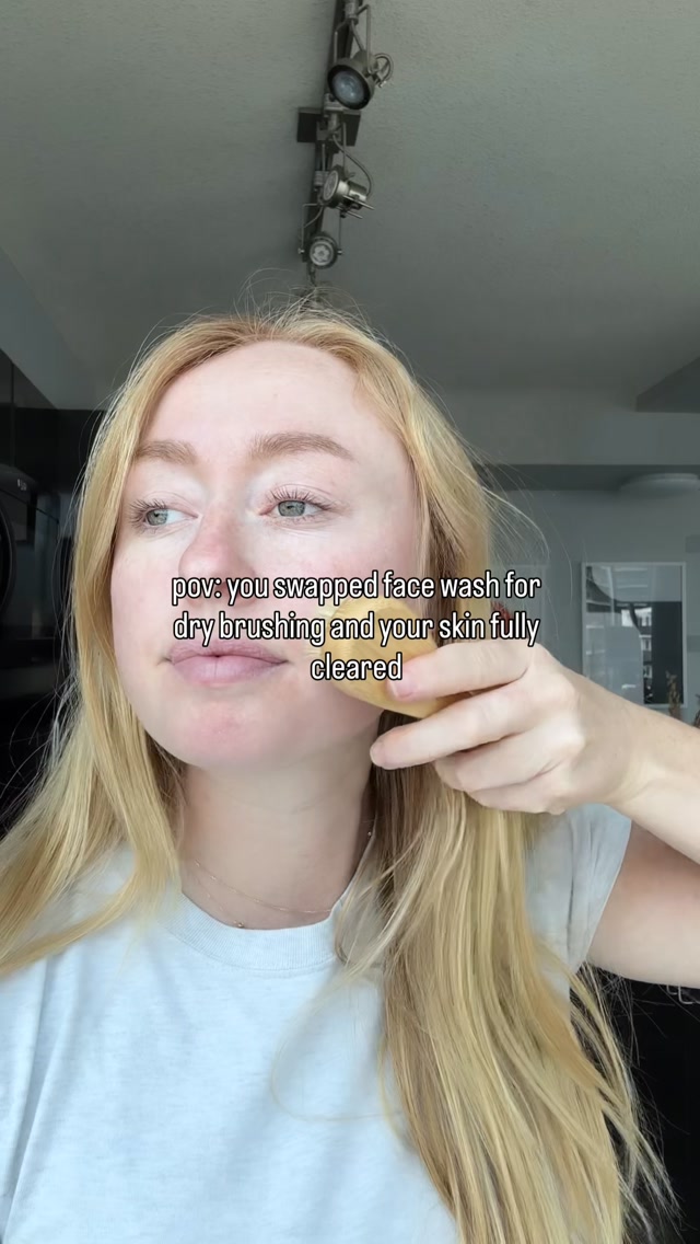 comment ‘ACNE’ and I will send you my exact steps to clear your skin naturally + permanently 🥰
#clearskintips #acneproneskin #hormonalacne #drybrushing #lymphaticdrainagetherapy