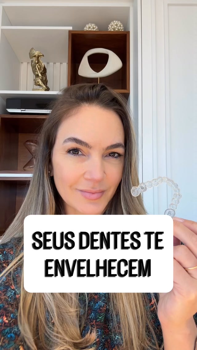 Você cuida da pele, do cabelo e do contorno facial… mas já observou o impacto do seu sorriso?
Dentes desalinhados e escurecidos podem pesar na expressão e transmitir uma aparência mais envelhecida. E não: alinhar os dentes não significa comprometer a estética durante meses.
O Invisalign é um dos sistemas de alinhadores mais avançados e reconhecidos do mundo. Transparente, discreto e removível, permite que você mantenha sua rotina, retirando-o para comer e realizar a higiene bucal.
Um tratamento planejado para quem deseja corrigir o sorriso com elegância, conforto e discrição — porque o rejuvenescimento também passa pelos dentes.
Quer saber se o Invisalign é indicado para você? Envie SORRISO no direct e agende sua avaliação.