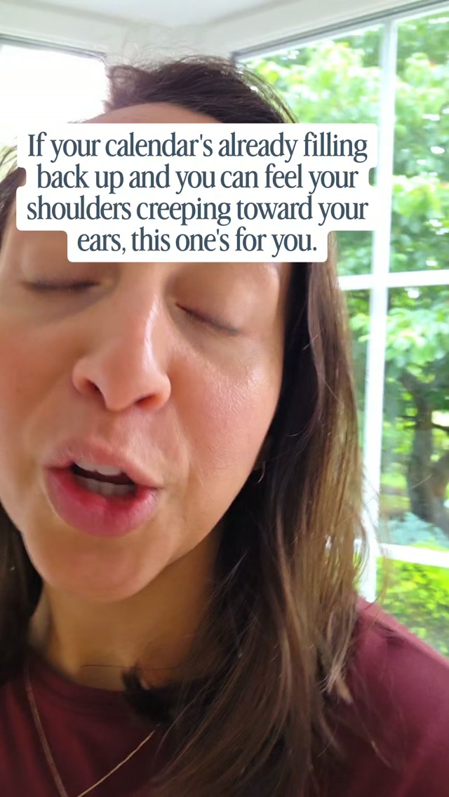 Psst... Join me live tonight, Tuesday August 18, 8:30pm CET on Instagram.
I'll share three grounding tools you can actually use before the week is even over. And I'm also announcing something I've been sitting on for a few days. Come hang out with me💛
#mamaneedsaminute #mindfultuesday #breathesculptflow