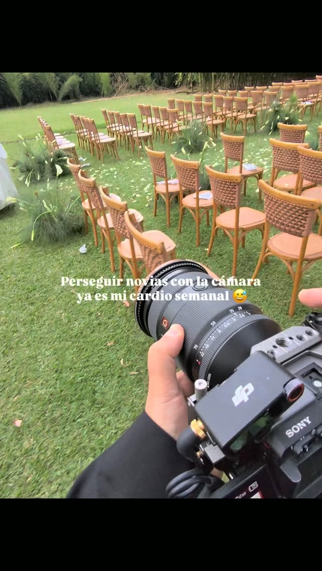 Mi cardio semanal: perseguir novias con cámara en mano 😅 Pero cuando ves el resultado final… entiendes por qué vale la pena cada carrera 🎬
#brides #videosdebodas #filmmakerlife #destinationweddings #bodas