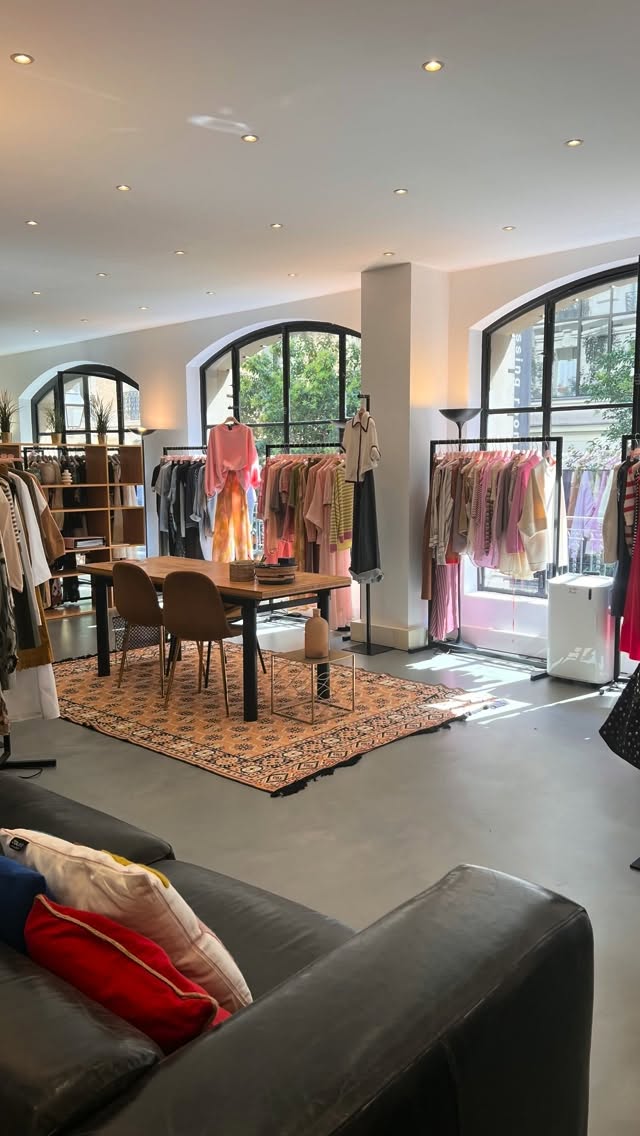 BIENVENUE @showroomdressingroom #showroom #multimarques #newcollection #paris #summervibes