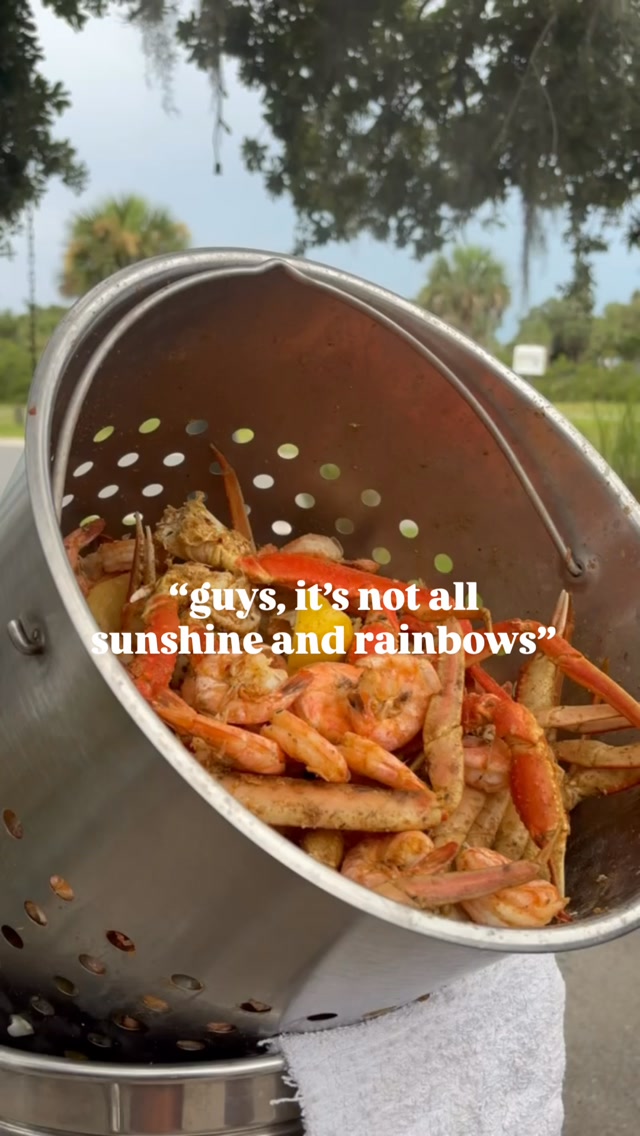 This is what we mean when we say dinner AND an experience!
Good food, everyone gathered around the table, and nobody stuck in the kitchen. This is how you do a seafood boil!