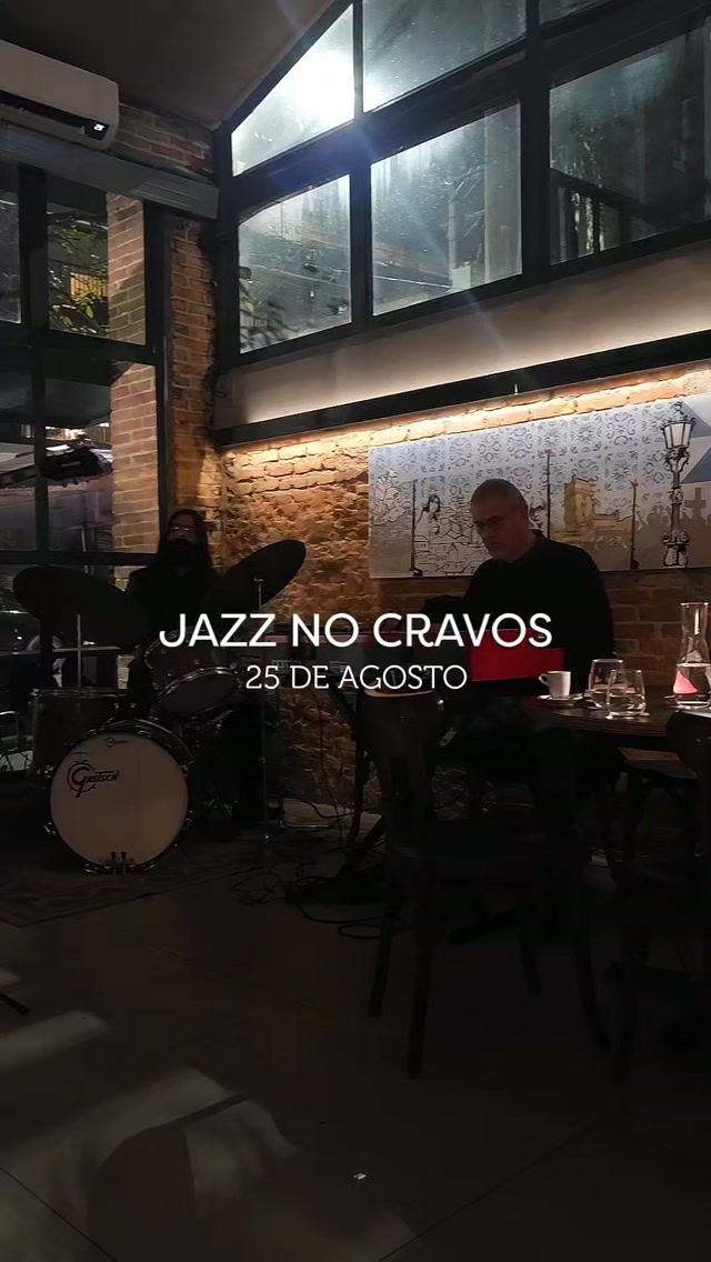 Mais uma noite para guardar por aqui.
O Jazz no Cravos recebeu @wilbordieri, @gibaestebez e @rlpestana com o Organ Trio, entre soul jazz, rhythm and blues, improvisos e muito groove.
Obrigado aos músicos pela noite e a todos que estiveram com a gente no dia 25.
Nos vemos na próxima edição.