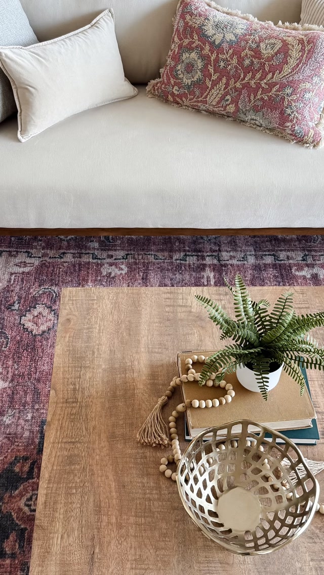 To be perfectly honest… your furniture might not cut it when it comes to selling your house. 😬
And that’s okay—because the way you LIVE in a home and the way you MARKET a home are two completely different things.
Sometimes you just need a professional eye to come in and tell you:
What stays. What goes. What needs to be moved. And sometimes… when it’s time for a full stage.
Because staging isn’t about whether your furniture is “nice.” It’s about creating the right scale, flow, feeling, and photos to make buyers stop scrolling and picture themselves living there.
Check out this house and you’ll see exactly what I mean. 👀
Your home deserves to show at its absolute best.