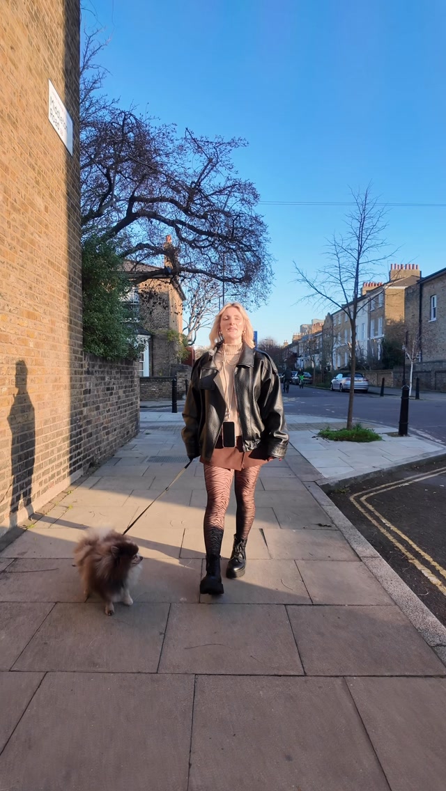 Behind the scenes of trying to film a “calm and professional” property video
Not every take is perfect but the service always is.
#ahandwithproperty #propertyfinder #propertysourcing #property #londonproperty