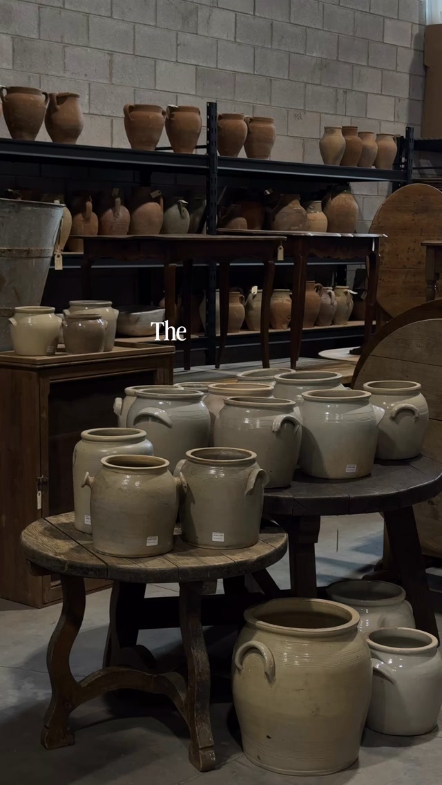 The Beauty 🌟
#frenchantiques #vintagepottery #vintagehome #reclaimedwood