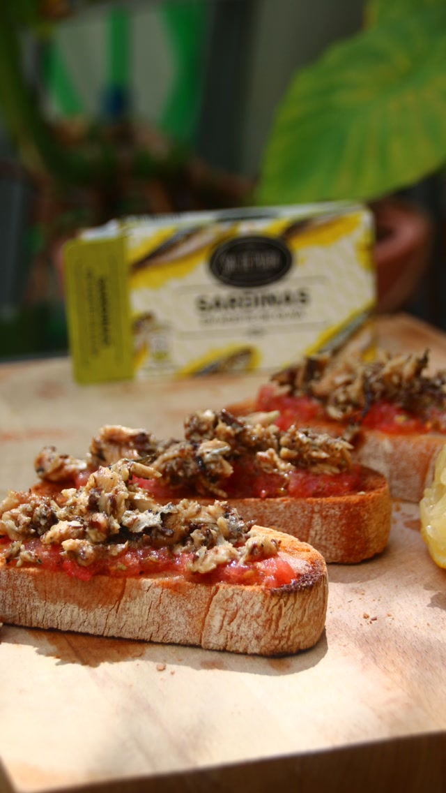 Sardines on cocaine - trust me.
#foodforflexitarians #fish #cook #enjoylife