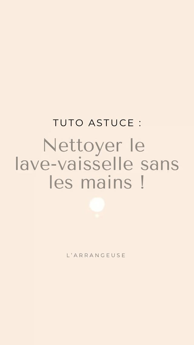 Nettoyer votre lave-vaisselle sans les mains, ça vous dit ?
🌿
Pour ce tuto du vendredi vous aurez besoin de 3 ingrédients, tous naturels et économiques :
1. percarbonate de soude
2. cristaux de soude
3. acide citrique
🌿
Pour la première étape, le dégraissage des accessoires vous utilisez les 2 premiers, pour la seconde étape, le nettoyage de la machine, vous prenez le dernier.
🌿
Ah si pardon, il y a une dernière étape : celle où vous admirez le résultat avec vos yeux ébahis ! À part verser les différents ingrédients et appuyer sur un bouton vous n’aurez absolument rien d’autre à faire !
🌿
La société de consommation, pour nous faire acheter toujours plus, nous fait croire que l’on a besoin de 1001 produits, tous plus spécifiques les uns que les autres,…
🌿
La plupart du temps ce sont des formules toxiques pour vous ou l’environnement et qui ne sont pas plus efficaces que ces poudres qui servent, elles, pour tout !
🌿
Dans ma formation « soin de soi et de sa maison » je vous aide à trier tous vos produits, réorganiser ceux que vous avez choisi de garder et je vous explique comment utiliser tous ces produits. Lien en bio !
🌿
Elle est pas belle la vie ? Alors dites-moi ce que vous en pensez et d’ici là allez à l’essentiel !
.
.
.
#ecologiedinterieur #cleanfluencer #menagenaturel #lavevaisselle #vivreavecmoins