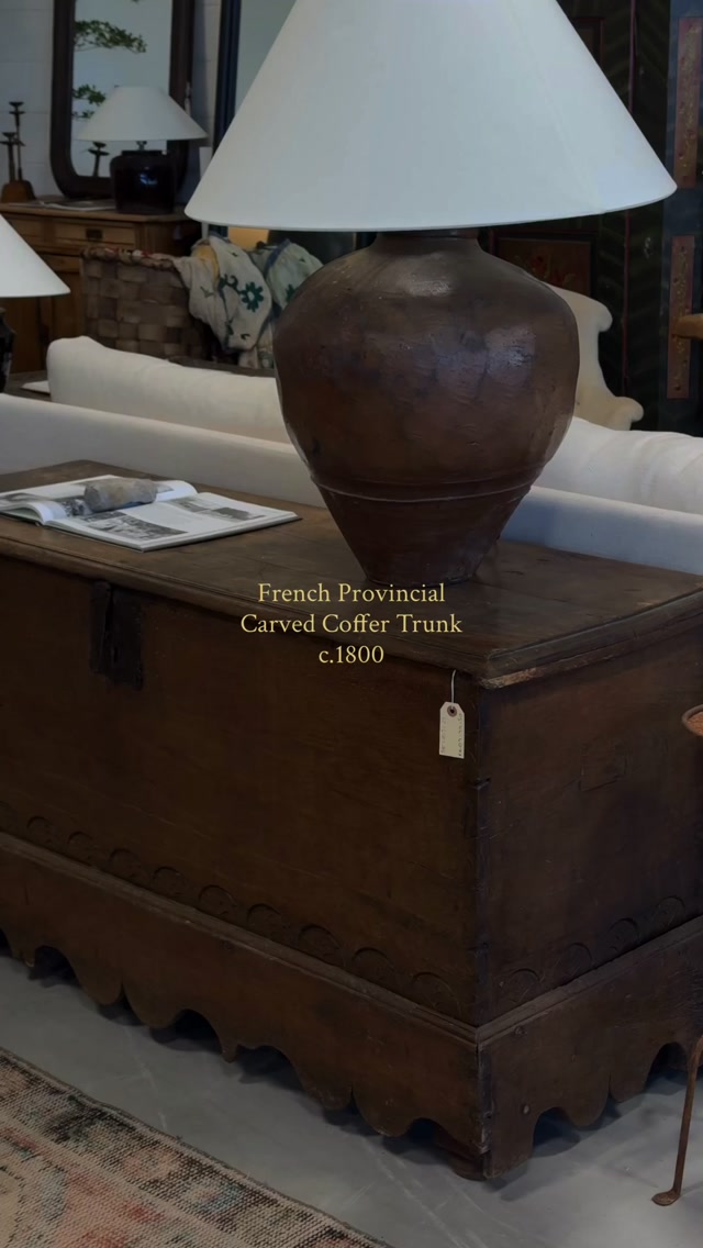 An early 19th-century French provincial coffer sourced in Northern France.
Crafted from solid wood with a beautifully timeworn surface, hand-forged iron lock plate, carved fan detailing and a scalloped apron 🧺🕯️
#frenchantiques #frenchtrunk #antiquetrunk #vintagepottery