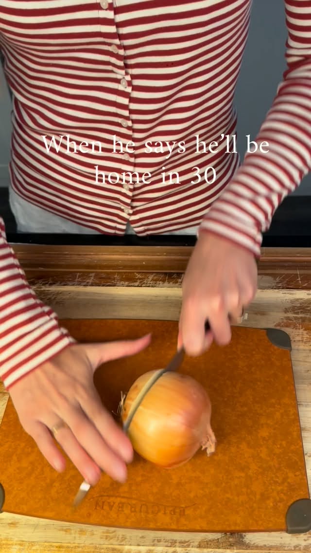 Comment “lemon” for my lemon Parmesan one pot pasta! Follow along for more 🥰
This is my favorite dinner! The pasta looks deceivingly plain, but when you take your first bite you’ll be punched with flavor and hooked on the best creamy lemon flavor! Bonus, it makes for amazing leftovers! 🍝
#homemaker #yummy #food #yum #fyp foryoupage follow pasta lemon dinner husband wife