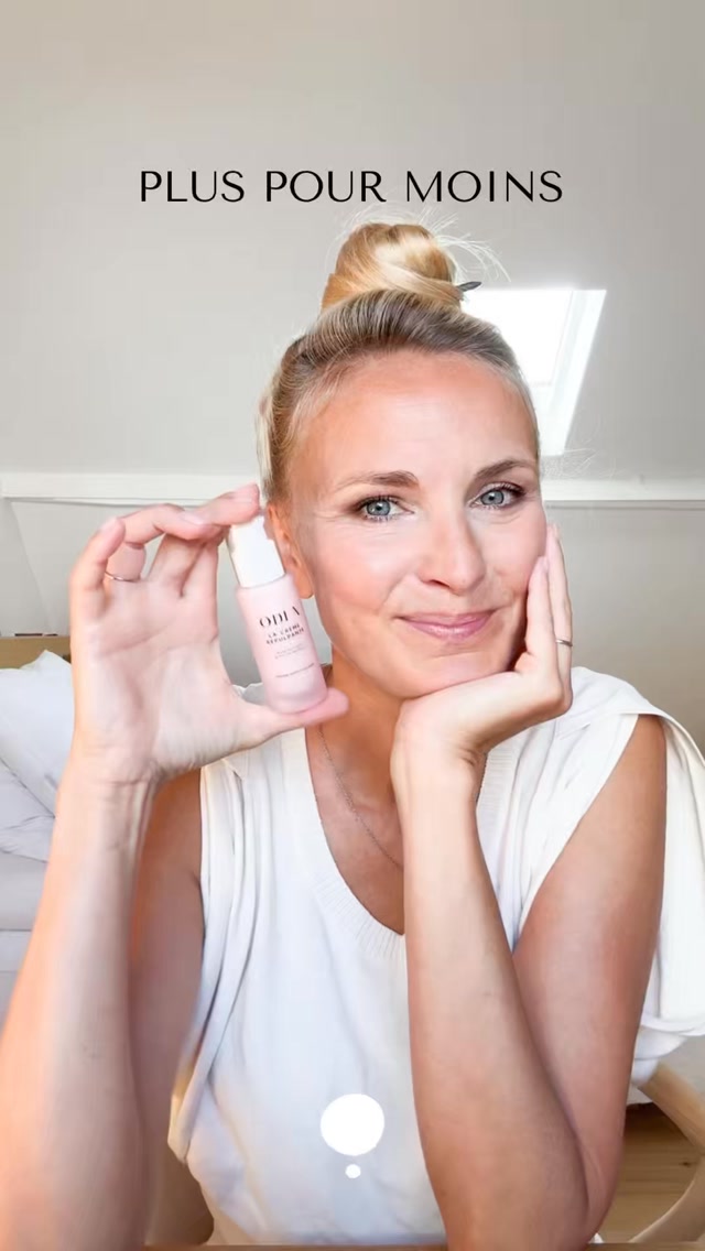 Dans quelle tranche d’âge êtes-vous ?
🌿
Je ne vais pas vous faire l’affront de vous demander votre âge exact ! Moi, je vais sur mes 48 ans et je sens bien que c’est une étape importante pour mon corps…
🌿
Je vois certains changements se produire qui méritent quelques ajustements dans mes routines. Par exemple, la nécessité de faire du sport pour ne pas « rouiller »
🌿
Pour ma peau, j’ai besoin de produits anti-âge à présent et la nouvelle crème @oden_fr qui stimule la production naturelle de collagène par la peau est exactement ce qu’il me faut !
🌿
Elle vient remplacer ma crème habituelle dans ma routine et sent divinement bon grâce à la Rose des Alpilles ! Pour la tester, LARRANGEUSE10 vous offre -10% si c’est votre 1ere commande chez @oden_fr !
🌿
Et vous, comment adaptez-vous vos routines en fonction de votre âge ? Dites-le moi en commentaire et d’ici là allez à l’essentiel !
Partenariat commercial avec la marque Oden.
.
.
.
.
.
#ecologiedinterieur #moinsmaismieux #cleanbeautyproducts #antiâge #plantesaddict
