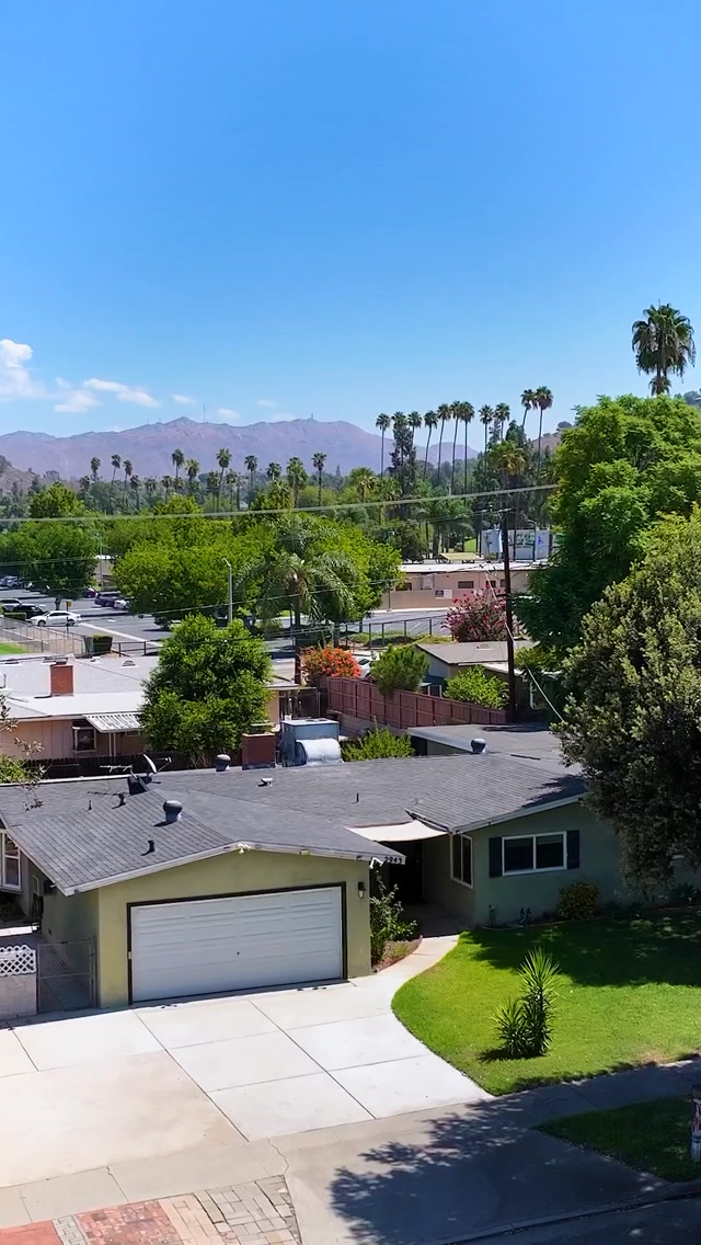 A great listing deserves more than one way to be seen. 🎥🏡
Here’s a look at our Vertical Highlight Reel for 2943 Gertrude St in Riverside.
Highlight Reels give agents a simple, engaging way to showcase a property through video, using the home’s best features and creating another piece of content they can share online.
This one was created for our agent partner, Guy Patterson Realty Group.
Have a listing coming up? We’d be happy to help you create media that makes showcasing your property simple.
Rae Allen Media
(951) 444-5424
Linda@RaeAllenMedia.com