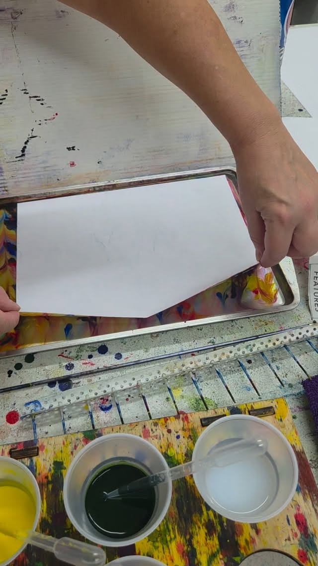 Breathe and relax.
#localstudio #floatingpaint #radartist #majikstudios207 #majikalmarblingreveal