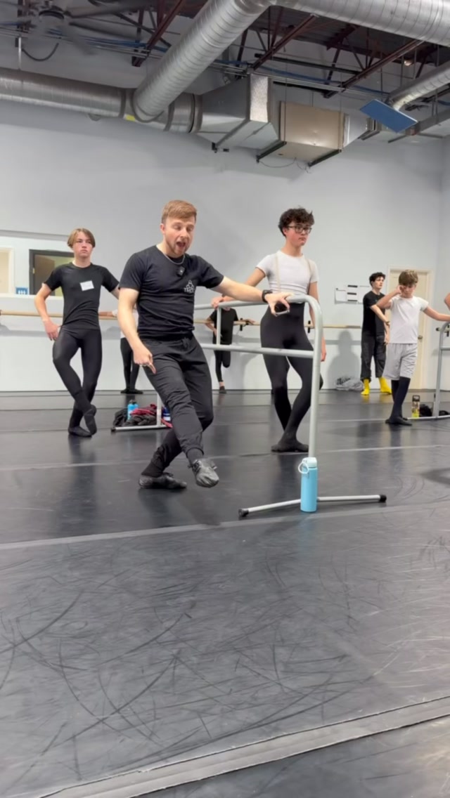 Refining the little details at barre 💪💥#themaledanceconnection #maledancer #ballet #dance #balletdancer