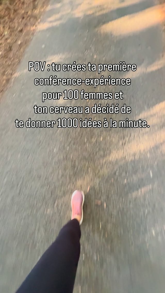 En ce moment, mon cerveau va beaucoup, BEAUCOUP trop vite. 😂
Des idées pour la conférence.
Des idées pour l’expérience.
Des détails auxquels je pense soudainement.
Des « ohhhh mais ouiiiii on pourrait faire ça aussi! »
Et parfois 12 nouvelles questions avant même d’avoir répondu à la première. 😅
Je sens une énorme poussée créative autour de cette soirée du 19 novembre depuis la semaine dernière.
Et c’est tellement bon! 🤩🔥
Mais mon challenge, maintenant, c’est de lui donner un contenant.
Parce que créer une expérience forte, ce n’est pas mettre toutes les idées qu’on a dedans.
C’est sentir lesquelles servent vraiment la vision.
Lesquelles vont créer quelque chose chez les femmes qui seront là.
Et lesquelles peuvent simplement rester des idées. 😉
Alors en ce moment, je me canalise, sans brider ma créativité parce que ça me nourrit tellement!
Et comme très souvent quand mon mental s’emballe,
ma clé reste la même : remettre mon corps en mouvement.
Ce matin, marcher, prendre l’air dans la forêt.
Revenir dans mon corps.
Et ce soir, c’est Pilate reformer.
Entre les deux… je continue à construire cette soirée que j’ai tellement hâte de vous faire vivre!
👑 Le 19 novembre, au Théâtre du Chêne à Baulmes (VD 🇨🇭), nous serons réunies pour la première conférence-expérience des Femmes Souveraines.
Et plus j’avance dans sa création, plus je SAIS que ce ne sera pas « juste une conférence ».
🔥 La billetterie est ouverte.
Tu peux réserver ta place dès maintenant via le lien en bio!
#conferencepourfemmes
#suisseromande
#femmessouveraines
#syndromedelapetitefillesage
#leadershipféminin