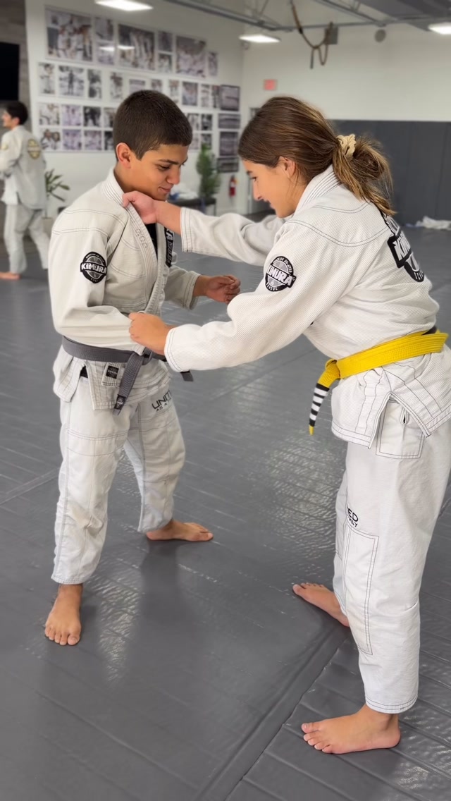 Collar and sleeve six sequences. Learning to connect every step. 🥋
Mayah and JP from our Kimura Competition Team working through six collar-and-sleeve guard pulls this morning, connecting triangle attacks, tripod and reverse tripod sweeps, Superman, and De La Riva variations with passes, positional control, back takes, and submissions.
The goal is to understand how each movement creates the next opportunity and how to adjust when your partner reacts. That’s how we build our jiu-jitsu, step by step.
Proud to watch these two keep learning and growing here at Kimura BJJ USA in Boca Raton.
#BocaRatonBJJ #WestBoca #KidsJiuJitsu #BocaRatonKids #westbocaraton