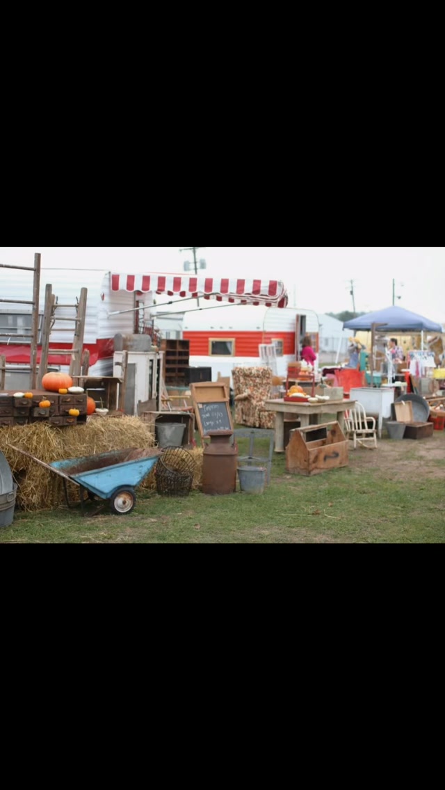 Miss a booth? Not on our watch.
Shop all your favorites (and new favorites 😉). With 5 barns and 2 yards, we don’t want you to miss anything.
Find the list of vendors and map at the link in our bio👆Don’t forget your tickets while you’re there.
