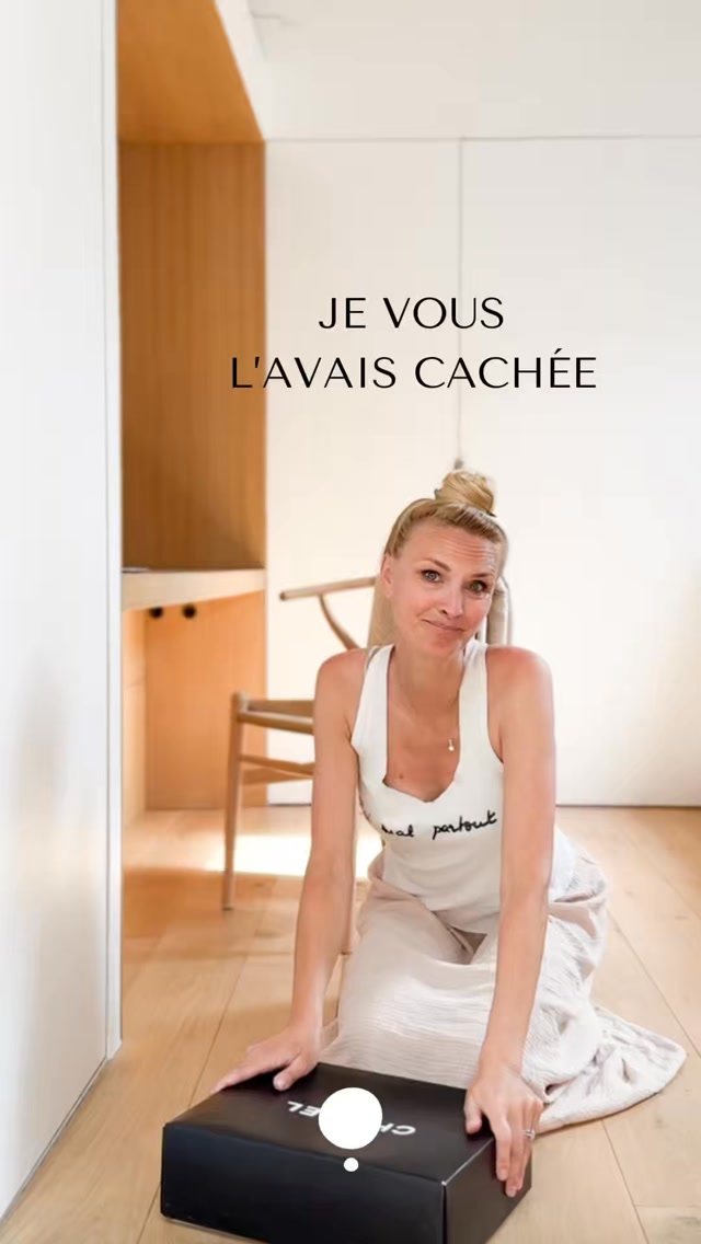 Vous lasseriez-vous d’être toujours habillé dans la même couleur ?
🌿
Je peux comprendre que ma garde-robe, constituée uniquement de nuances de beiges, puisse paraître lassante et même improbable !
🌿
Je remarque à quel point cela devient un parti-pris voire une partie de mon identité, à tel point que quand je suis en noir ça choque (moi, mon mari, vous !)
🌿
Pourtant je trouve c’est tellement génial d’avoir trouvé « ma palette » car :
✅ ce sont les couleurs que je préfère, lumineuses !
✅ tout va ensemble, zéro prise de tête le matin
✅ ça simplifie les machines et même le shopping
Moi je n’y vois pas une contrainte au contraire !
🌿
Alors dites-moi si vous pourriez passer à une telle garde robe et d’ici là allez à l’essentiel !
.
.
.
.
.
.
.
#declutteryourmind #garderobecapsule #ecologiedinterieur #closetdetox #fewerbetterthings