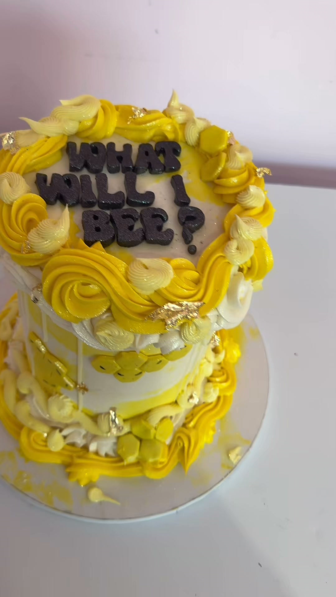 What will I BEE? 🐝💛🍯
The sweetest way to find out! This honeybee-inspired gender reveal cake was all about the details—vintage buttercream piping, honeycomb accents, touches of gold, and a whole lot of sweetness. 🎂✨
Custom cakes for life’s sweetest moments, made right here at Cake-A-Boo in Kansas City. 💛
#GenderRevealCake #KansasCityCakes #CustomCakesKC #CakeABoo #BeeCake
