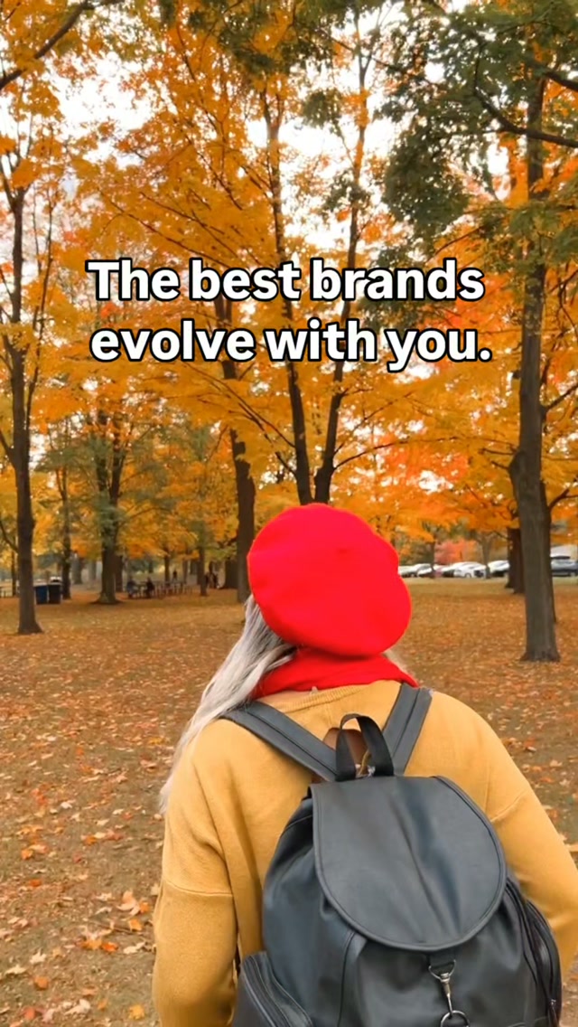 Your brand is allowed to change with you. Controversial take. đ I have always believed: The best brands evolve with you.
Talk about how people treat branding like a tattoo:
âI chose these colours five years ago, so now I'm legally obligated to use them forever.â đ
But businesses evolve.
Your audience evolves.
Your offers evolve.
Your confidence evolves.
Your expertise evolves.
You evolve.
So your brand should be able to evolve too.
#BrandingTips #BrandDesigner #Mantra #FallVibes #Entrepreneur