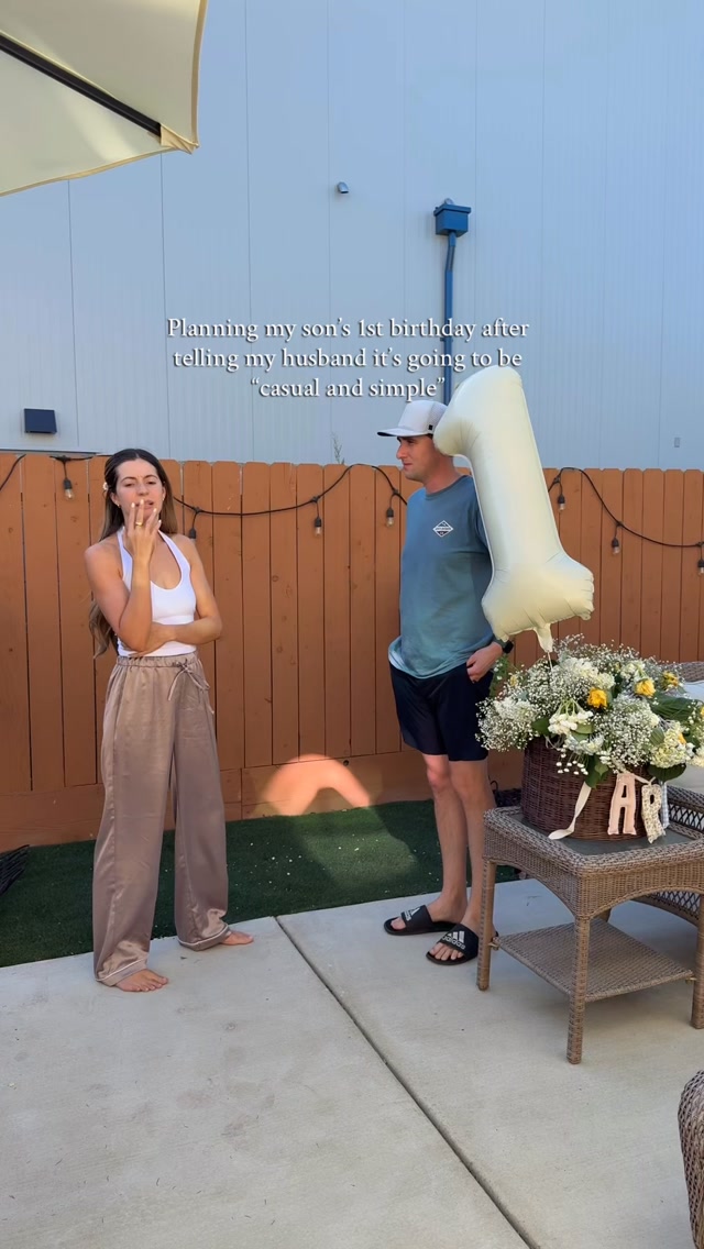 This IS casual and simple… for me! 😂
#firstbirthdayparty #funnymoms #wifeandhusband #firstbirthdayideas #newmama