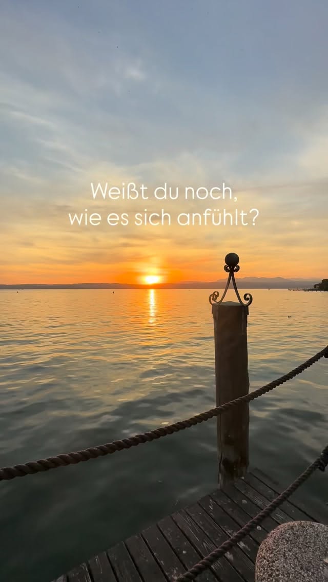 … frei zu sein?
… ohne Beschwerden zu leben?
… die Verantwortung mal abzugeben?
… liebevoll umarmt zu werden?
… aus vollem Herzen zu lachen?
… in finanzieller Fülle zu leben?
… unbeschwert in den Tag hin zu gehen?
… leicht zu sein?
… den Wind auf deiner Haut so richtig zu spüren?
Gedanken des Tages! Lass uns gerne da, an welches Gefühl du dich gerne erinnern würdest? Was möchtest du kreieren?
Visualisieren und Fühlen in einem, bergen eine enorme Kraft, dein Leben zu einem angenehmen zu machen. Fühl also gerne mit uns in dein „bestes“ Leben hinein!
In Liebe,
Sabrina & Caro
#Somaticyoga #fühlen #anima_yoga_ #nervensystemarbeit