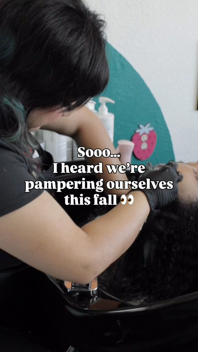 Idk we just heard something about it… anyone else? 👀🍂
Just saying, the shampoo experience gets extra special and cozy when it’s fall time 🥰
Come see Susie for your very own autumn pampering sesh 🧖♀️
@susieisahairdresser is at Obsidian Tuesdays and Saturdays 🍂
#rosevillehair #rosevillesalon #rosevillahairsalon #rosevillehairstylist #rosevillehairextensions