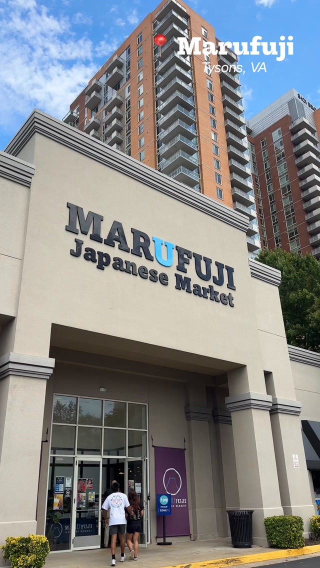 Such a cool specialty market with so much more than groceries! I definitely spent way longer there than expected, I didn’t realize there was going to be so much to look at and buy 😅
.
.
.
#VisitVA #LoveVA #YesVisitTheUSA #TysonsVirginia #japanesemarket