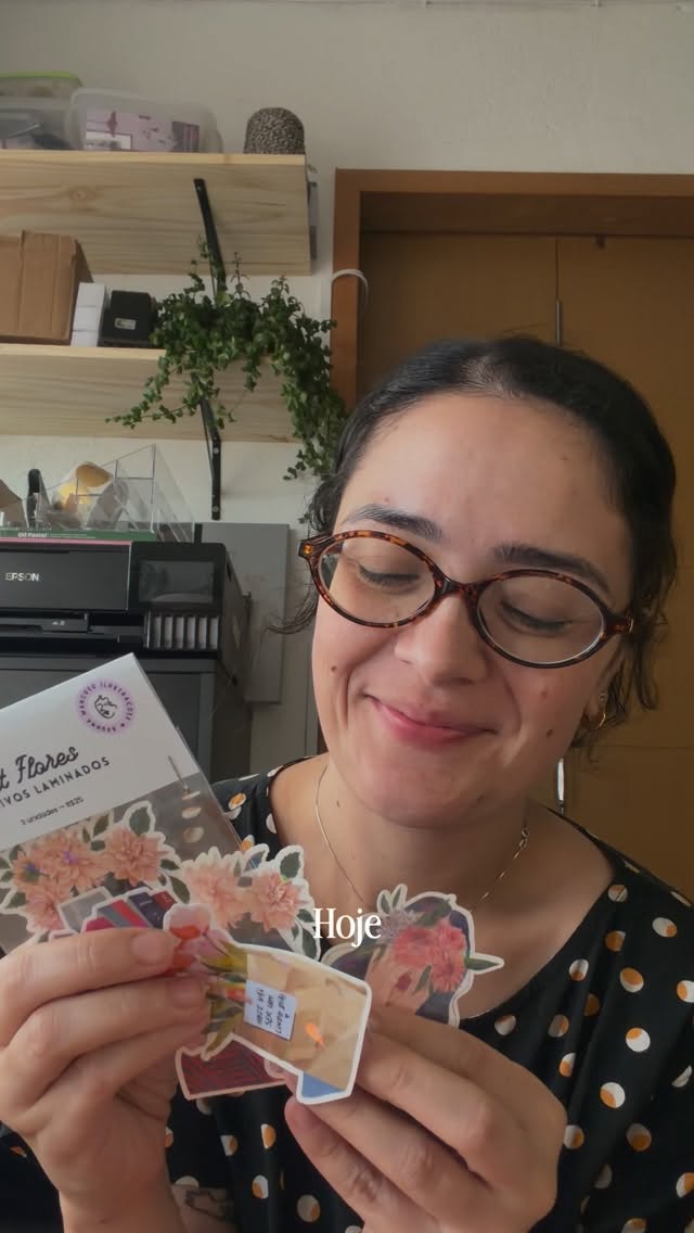 Produzindo e separando um pedido de adesivos da minha loja online com minha #portrait4 da @silhouette_brasil 🥰 Aproveitem meu cupom BRUNNASB pra garantir a sua tbm!
Publicidade | parceria com @silhouette_brasil 💛