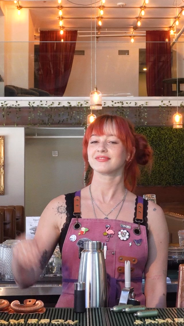 Fall cocktails are getting a little extra 🍂
Loren shows us how we make the foam that tops our Edens Apple, one of our seasonal fall cocktails.
Want to try the full drink? Come by the Carvery and taste Edens Apple for yourself.
#FallCocktails #EdensApple #DTLB #LongBeachEats #SeasonalCocktails