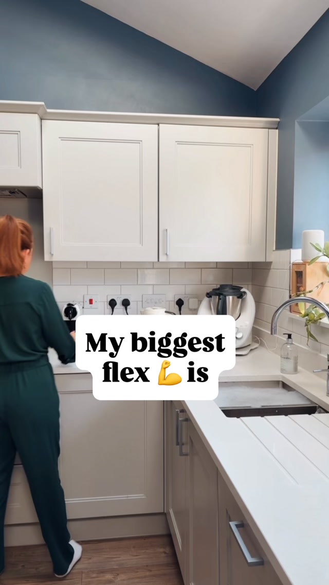 Modesty is overrated. 💁♀️
I’ve spent more than 10 years helping women navigate the nutritional minefield that is menopause.
And I can tell you this.
You don’t need another list of foods you’re not allowed to eat.
You don’t need to start every Monday promising to be ‘good’.
And you definitely don’t need to spend the rest of your life eating sad little salads while everyone else has the chips.
You need to understand what’s actually changing in your body, why the things that worked at 35 might not work at 50, and what to do about it.
That’s what I do.
I’m Ailsa. Menopause nutritionist, health coach, author and sworn enemy of the lettuce diet.
Follow @foodfabulousnutrition for menopause nutrition advice that makes sense. And involves actual food.