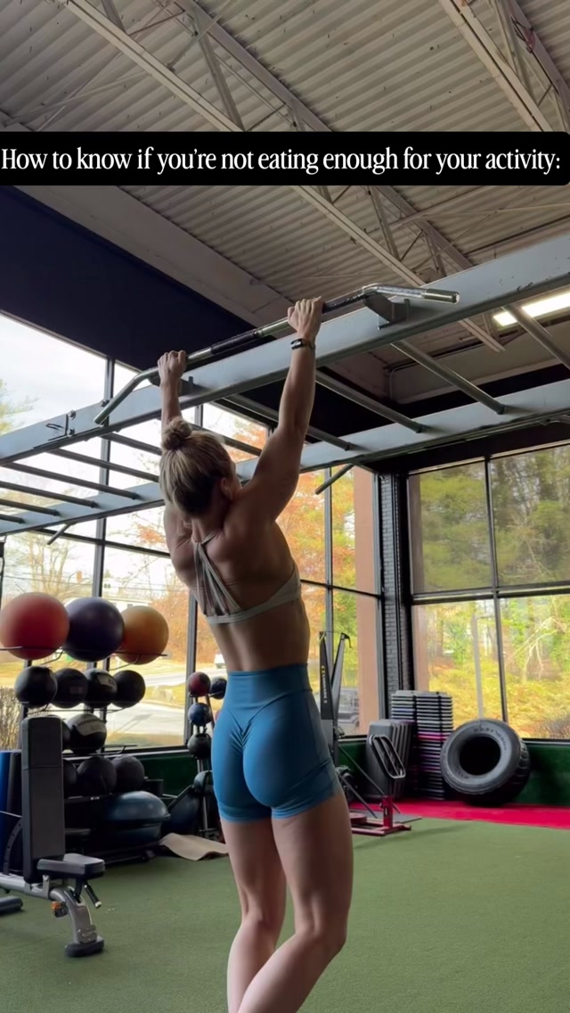 You’re going to want to save this if you’re:
🔗super irritable most days
🔗always hangry
🔗very fatigued
🔗constantly sore
🔗unable to pick up heavier weights or do more reps at the same weight each week
🔗experiencing intense food cravings
🔗”fluffy” around midsection and generally lacking muscle definition
🔗getting dizzy on cardio machines
🔗PMS that makes you dread getting out of bed
If you answered yes to most of those questions, you need to eat more!
For some of you, this will mean more protein. Others more carbs or fat.
But most of you, it probably means more of all 3 macros, and in a different proportion to what you’re used to.
And unless you’re on bedrest and under 5 feet tall, 1400 calories is NOT ENOUGH.
Need help recomping your body while also learning how to fuel properly??
Comment GOALS to join my app and get a customized macro formula + calorie schedule included with every workout program 🙏🏻