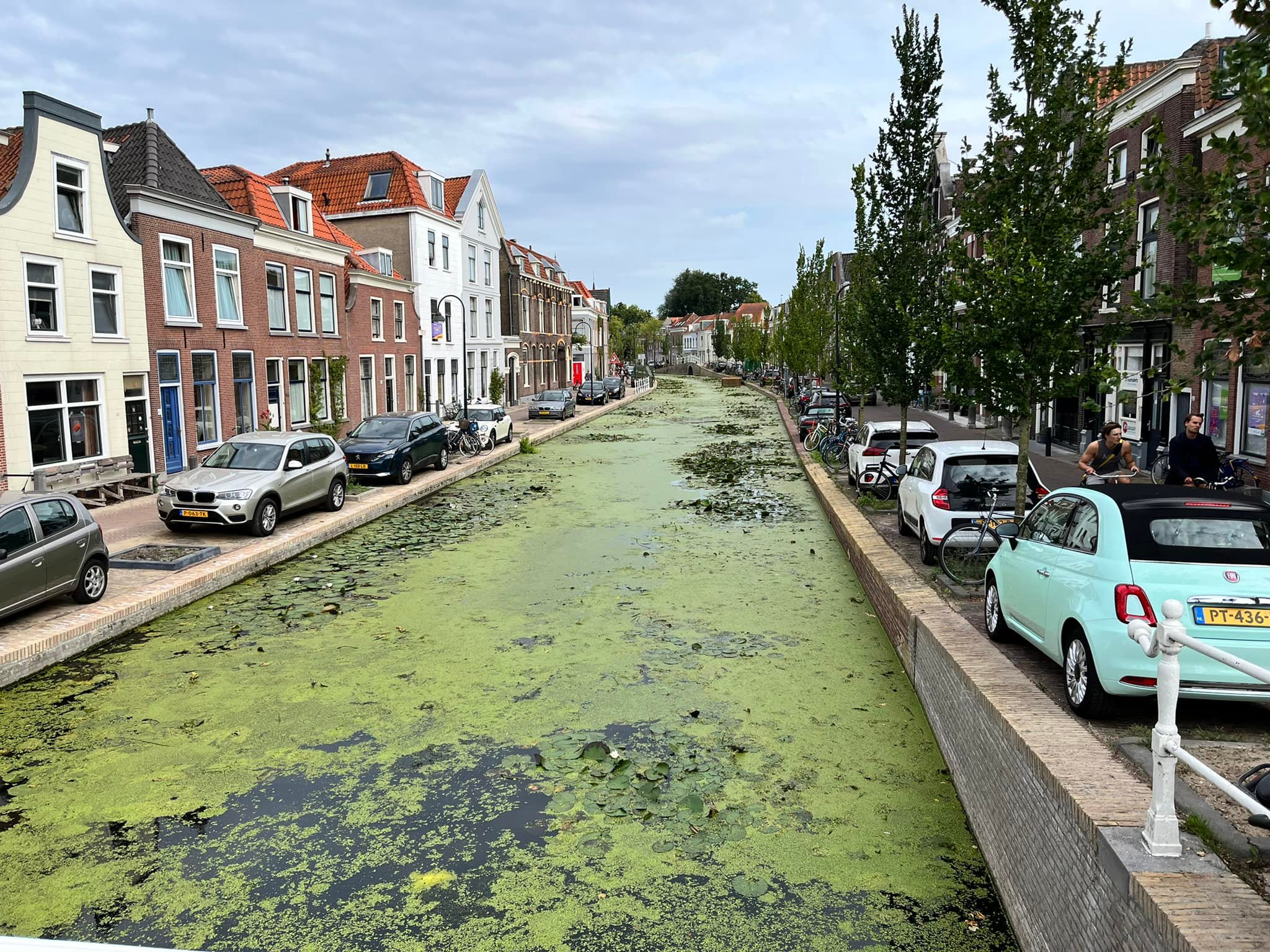 The Netherlands takes parallel parking to a whole new level. #delft
