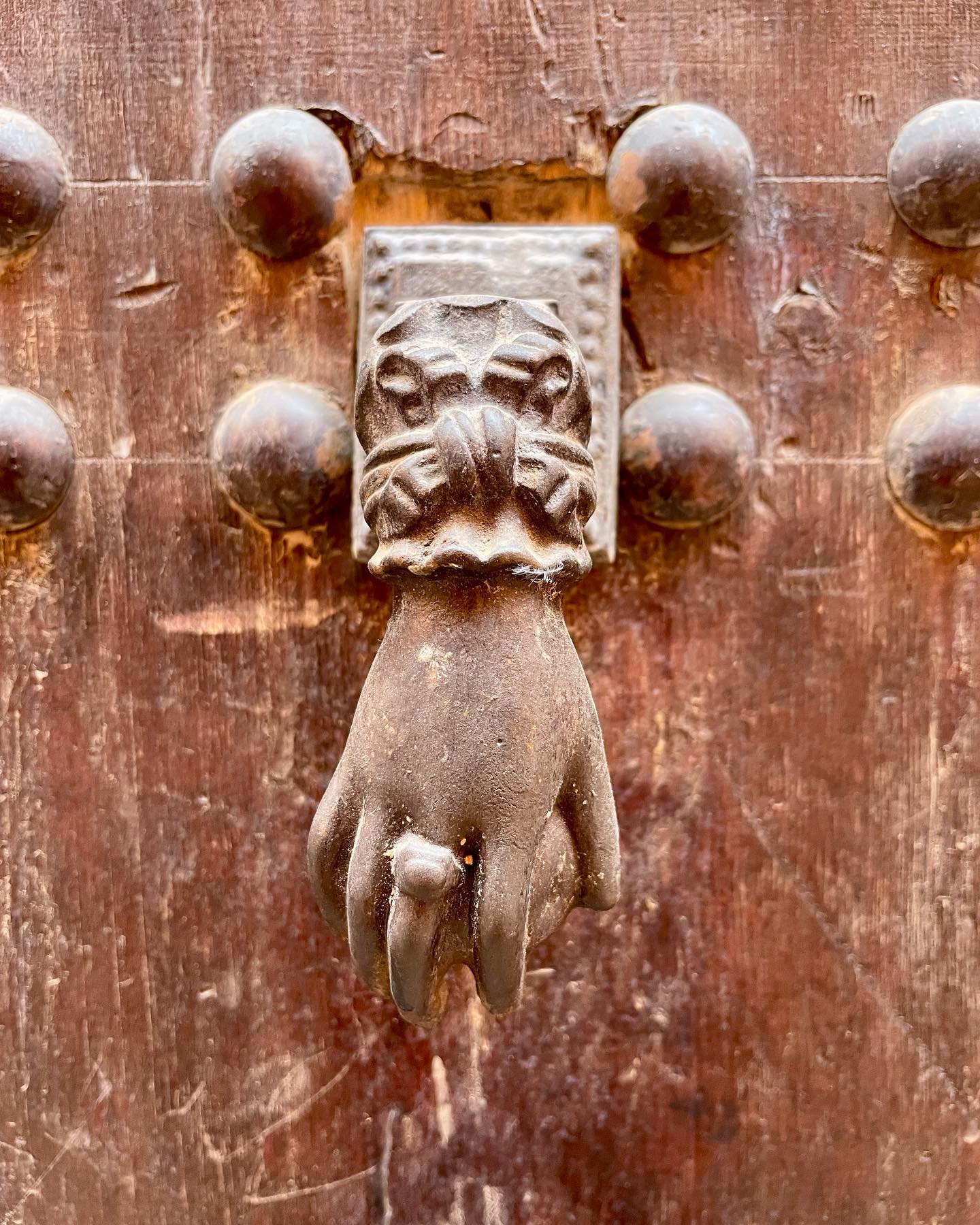 Scenes and portals from Morocco🧞♂️The colours, textures, smells, heat & the hidden gems will forever live in my heart. 🧡
Choukran! 🙏 Until next time.
You blush like an ocean in love.
Wild with blueness.
-Yemanja-
#morocco #yemanja #doorsofperception #breatheasy