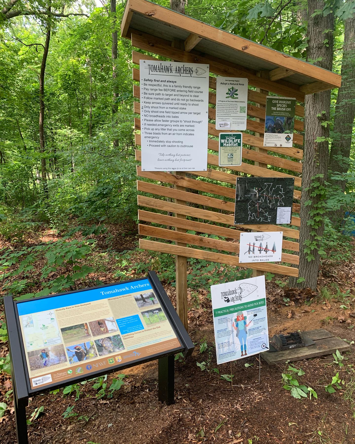A little đ§ď¸ followed by the đ has another sign kiosk popping up!
Lots of great info here.
#lawsoftheland #safetyfirst #map #stopinvasivespecies
#certifiedwildlifehabitat #conservation
#huntingisconservation
#tickseason
@oakopenings
@play.clean.go
@nationalwildlife