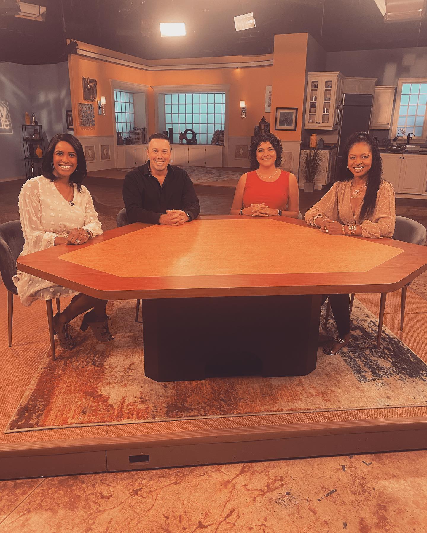 Back on @daytimetvshow talking @barbiethemovie, @iamcardib and dealing with kids and phones. All topics well within my area of expertise. 🙃