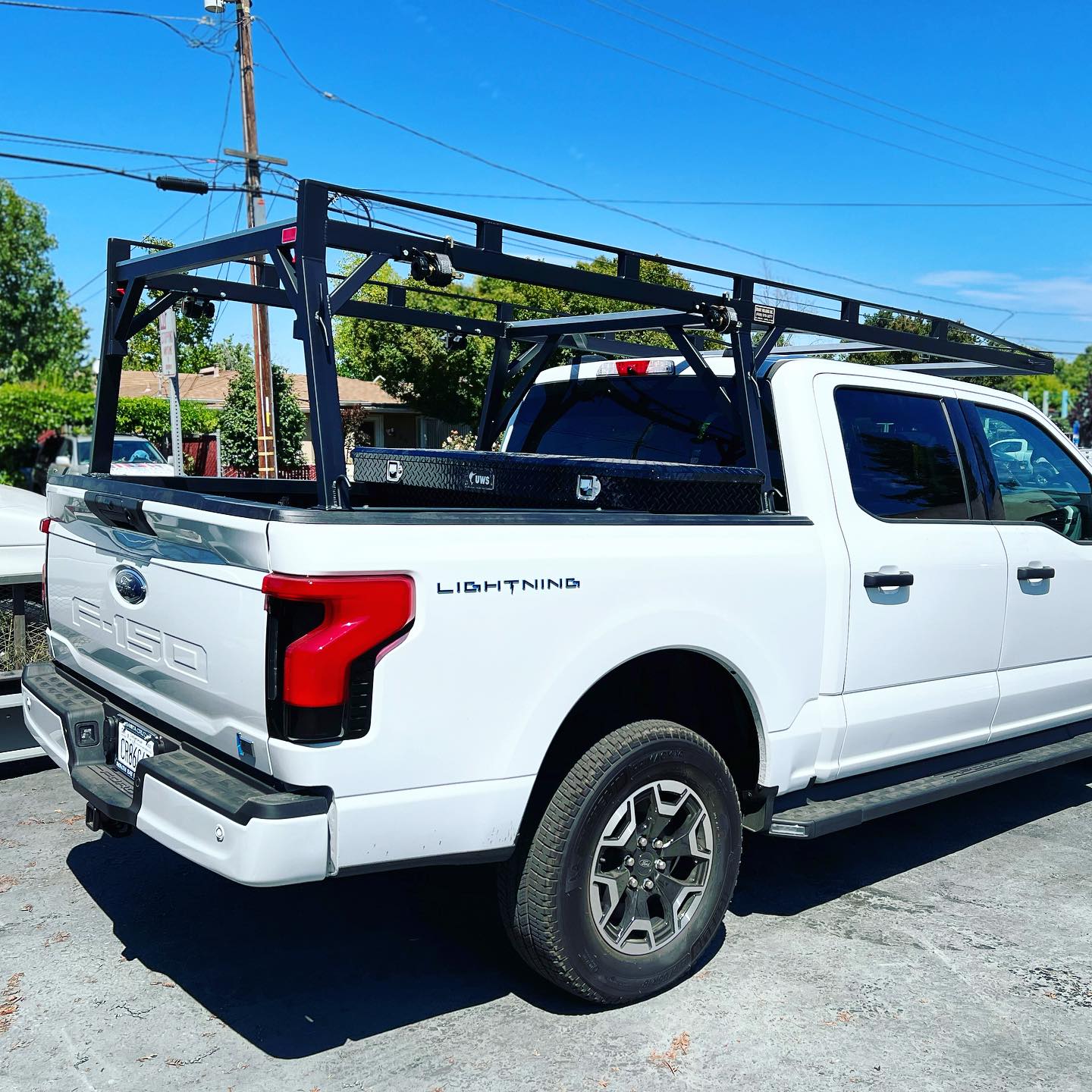 Truck Rack Fabrication:
At Drake Welding Inc., we specialize in designing and constructing custom made, sturdy racks for a wide variety of trucks and vans, providing secure and efficient storage solutions for your various cargo needs.