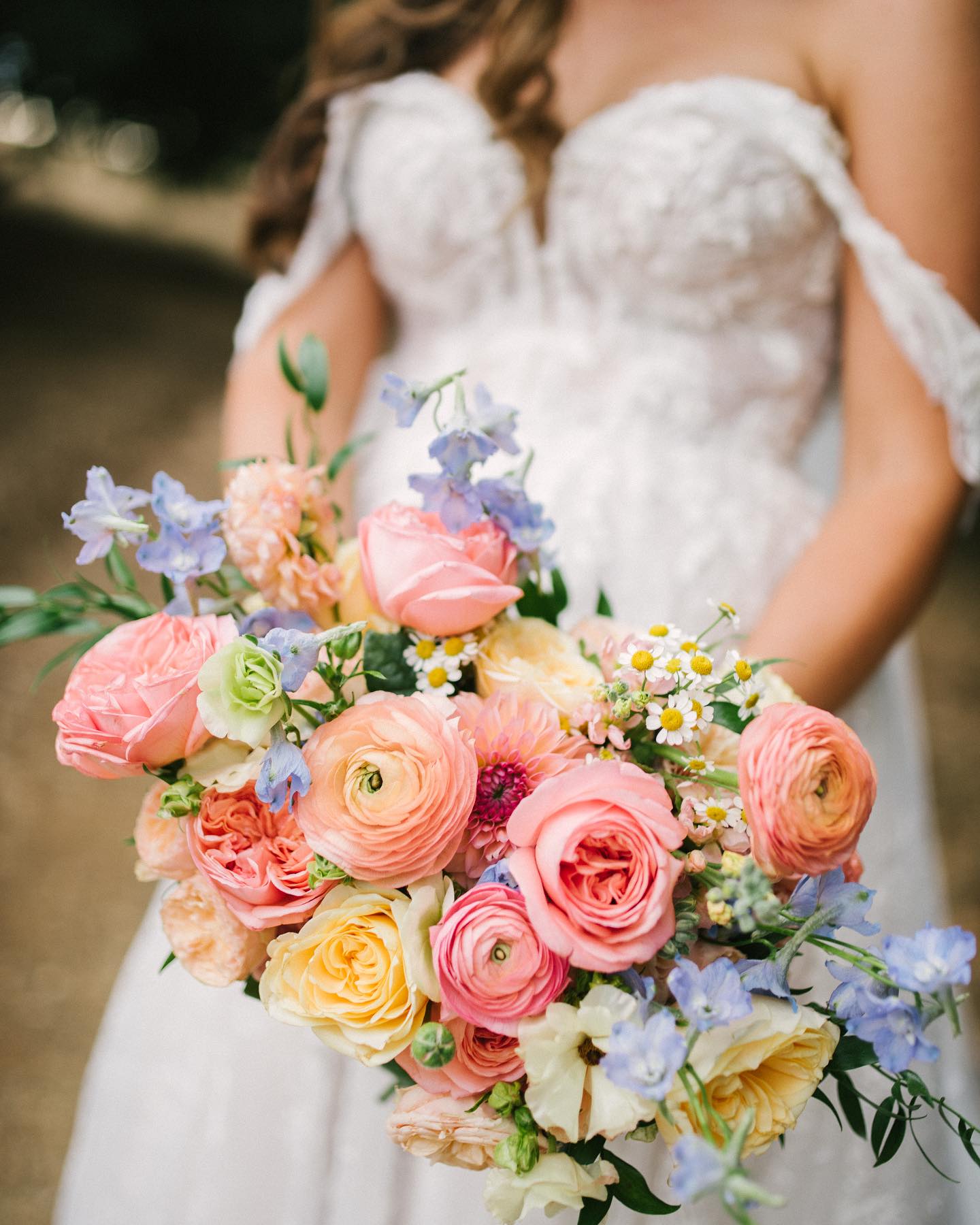 One of my favorite color palettes ๐
Planner: @sparkandsparkleevents
Venue: @flyingcaballosranch
Photographer: @augusta.yvonnegollphotography
Videographer: @forever_rooted_films
Florist: @brookeedelmanfloral
Dessert: @madonnainn1958
Music/Emcee: @davetatemusic
HMUA: @thequeensbees
Catering: @fieldtotableevents
Bar: @copperandcrystal
Bridal Dress: @martinalianabridal
Groom Tux: @generationtux
Rentals: @allaboutevents @avenuetwelve @embellishvintagerentals
Invitations: @minted