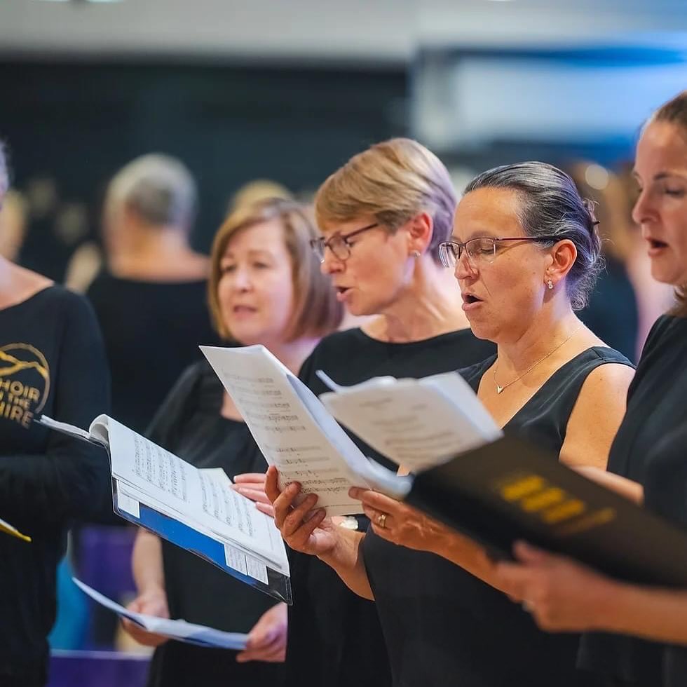 In a few weeks time, Choir in the Shire will be performing at ‘WE WISH YOU A WIGLE CHRISTMAS’ at the Barnes Theatre in Shrewsbury! Tickets go on sale tomorrow: https://www.ticketsource.co.uk/getyourwigleon/we-wish-you-a-wigle-christmas/e-ldvejo
#christmas #sing #choir