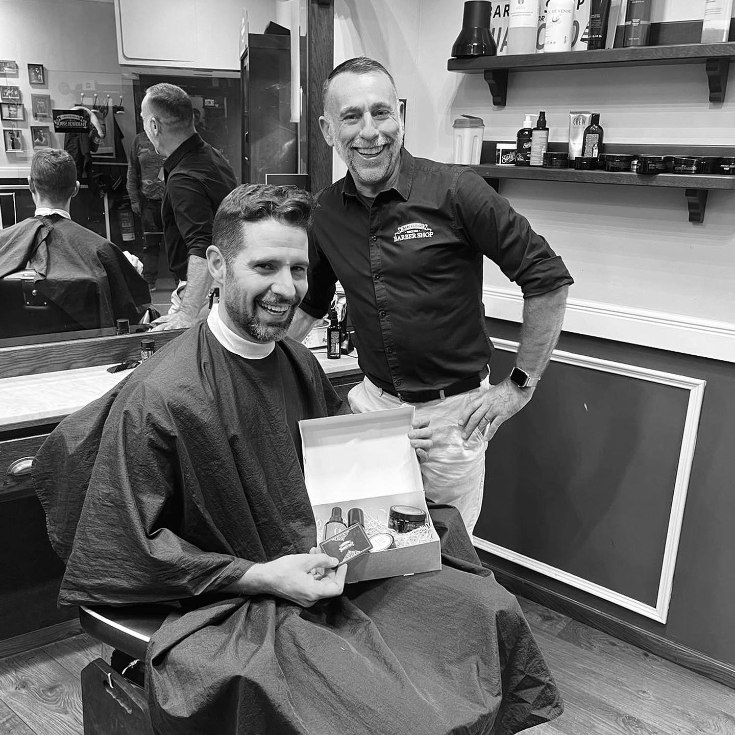 Ahir va ser un dia molt especial a Barcelona Barber Shop. Ha estat a la barberia on va començar tot que, 10 anys més tard, hem fet el servei número 1.000.000🪩
Us volem tornar a donar les gràcies a tots vosaltres per seguir-nos acompanyant cada dia💈🎉
Moltes felicitats @juanjofcbcat 🥳🥳